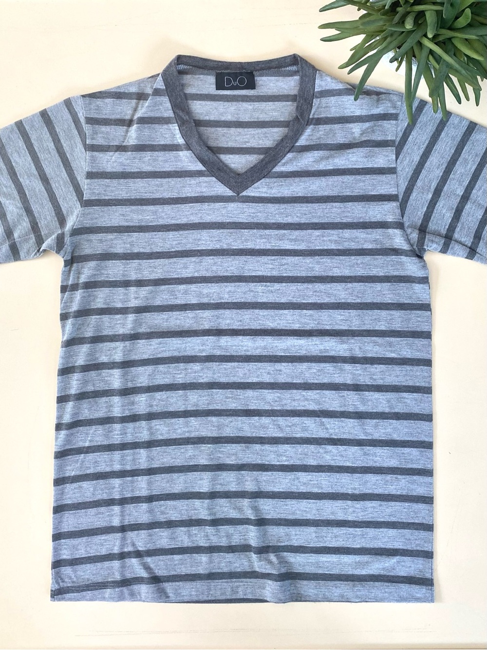 DuO - V-Neck Gray Striped Vintage Tee Shirt